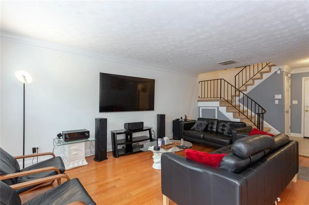 6980 Roswell Road Unit J8, Atlanta, Georgia 30328, 2 Bedrooms Bedrooms, ,1 BathroomBathrooms,Residential,Sold,6980 Roswell Road Unit J8,6803675