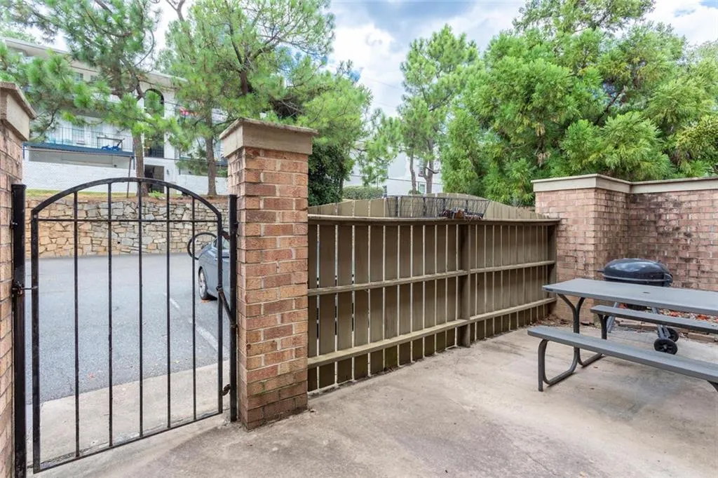 6980 Roswell Road Unit J8, Atlanta, Georgia 30328, 2 Bedrooms Bedrooms, ,1 BathroomBathrooms,Residential,Sold,6980 Roswell Road Unit J8,6803675