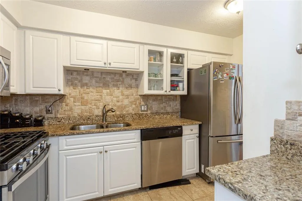 6980 Roswell Road Unit J8, Atlanta, Georgia 30328, 2 Bedrooms Bedrooms, ,1 BathroomBathrooms,Residential,Sold,6980 Roswell Road Unit J8,6803675