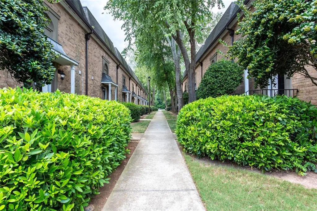 6980 Roswell Road Unit J8, Atlanta, Georgia 30328, 2 Bedrooms Bedrooms, ,1 BathroomBathrooms,Residential,Sold,6980 Roswell Road Unit J8,6803675