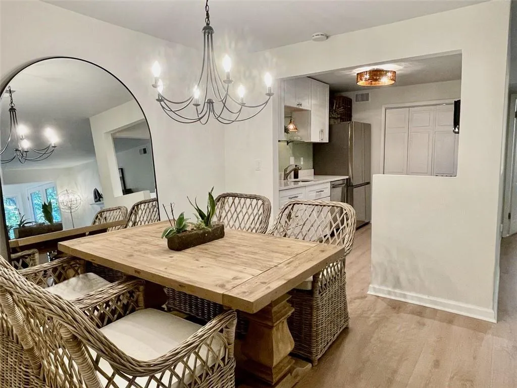 1407 Vicksburg Place, Sandy Springs, Georgia 30350, 2 Bedrooms Bedrooms, ,2 BathroomsBathrooms,Residential,Sold,1407 Vicksburg Place,7472672