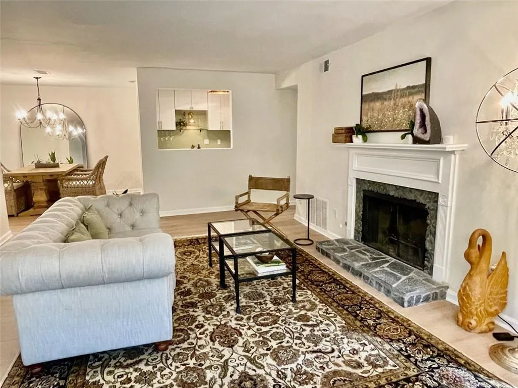 1407 Vicksburg Place, Sandy Springs, Georgia 30350, 2 Bedrooms Bedrooms, ,2 BathroomsBathrooms,Residential,Sold,1407 Vicksburg Place,7472672