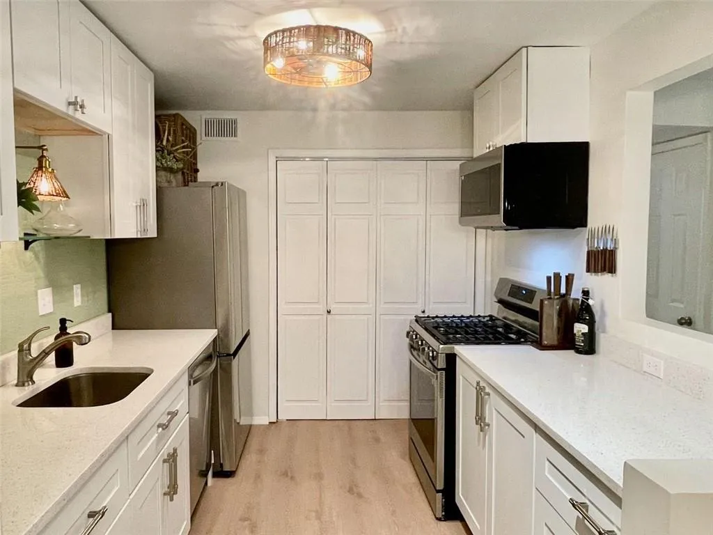 1407 Vicksburg Place, Sandy Springs, Georgia 30350, 2 Bedrooms Bedrooms, ,2 BathroomsBathrooms,Residential,Sold,1407 Vicksburg Place,7472672