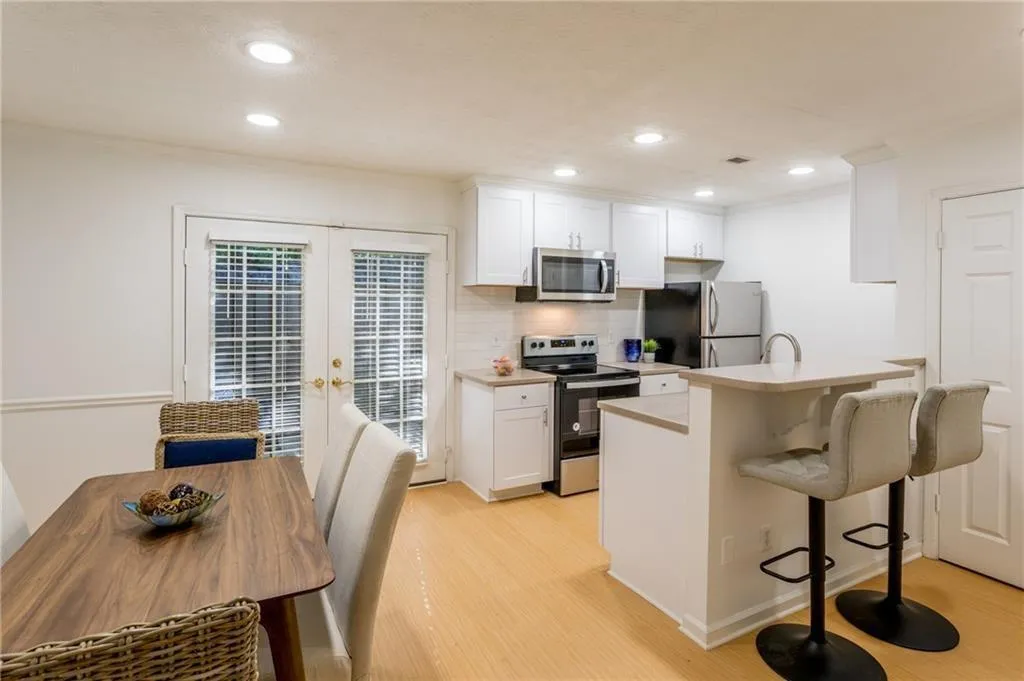 5 Arpege Way Nw, Atlanta, Georgia 30327, 2 Bedrooms Bedrooms, ,2 BathroomsBathrooms,Residential,Sold,5 Arpege Way Nw,7198479