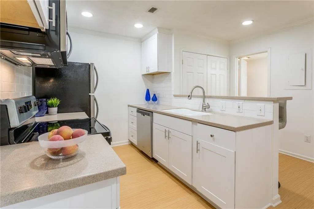 5 Arpege Way Nw, Atlanta, Georgia 30327, 2 Bedrooms Bedrooms, ,2 BathroomsBathrooms,Residential,Sold,5 Arpege Way Nw,7198479