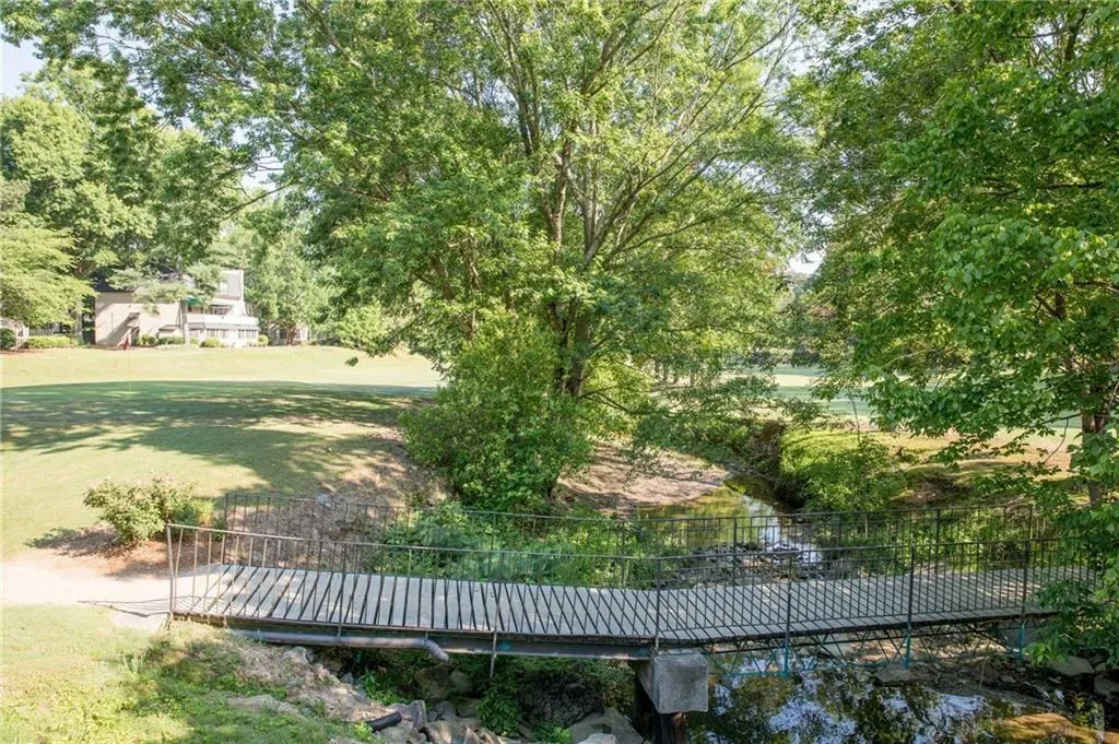 5 Arpege Way Nw, Atlanta, Georgia 30327, 2 Bedrooms Bedrooms, ,2 BathroomsBathrooms,Residential,Sold,5 Arpege Way Nw,7198479