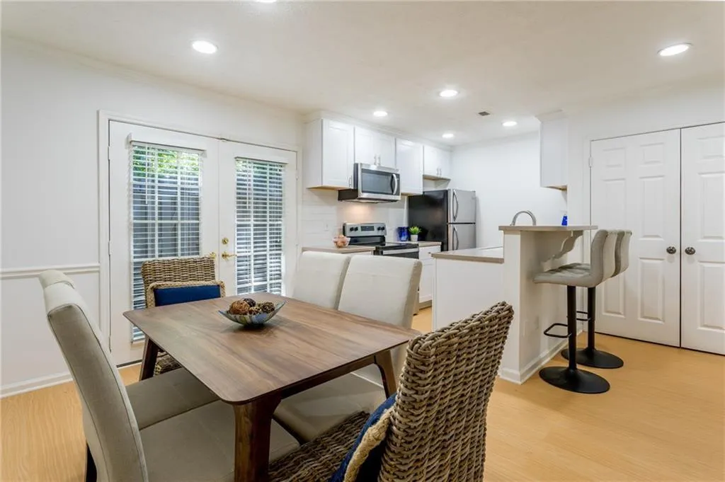5 Arpege Way Nw, Atlanta, Georgia 30327, 2 Bedrooms Bedrooms, ,2 BathroomsBathrooms,Residential,Sold,5 Arpege Way Nw,7198479