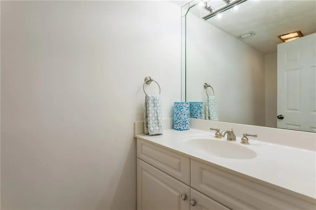 5 Arpege Way Nw, Atlanta, Georgia 30327, 2 Bedrooms Bedrooms, ,2 BathroomsBathrooms,Residential,Sold,5 Arpege Way Nw,7198479
