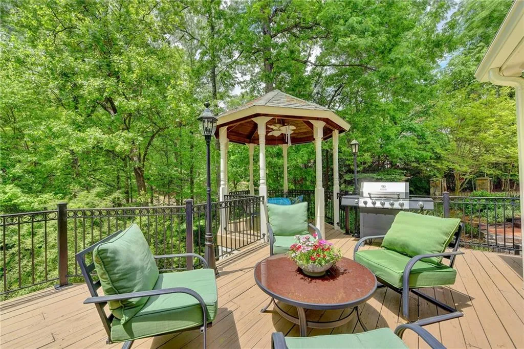 605 Blue Teal Court Nw, Sandy Springs, Georgia 30327, 4 Bedrooms Bedrooms, ,4 BathroomsBathrooms,Residential,Sold,605 Blue Teal Court Nw,6712828