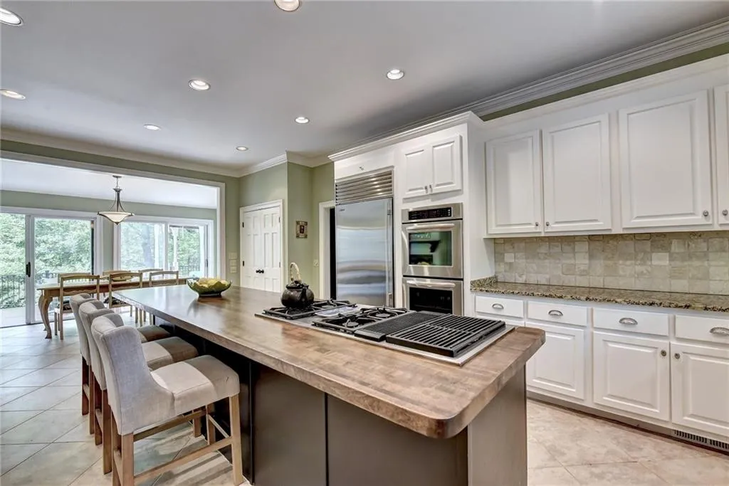 605 Blue Teal Court Nw, Sandy Springs, Georgia 30327, 4 Bedrooms Bedrooms, ,4 BathroomsBathrooms,Residential,Sold,605 Blue Teal Court Nw,6712828