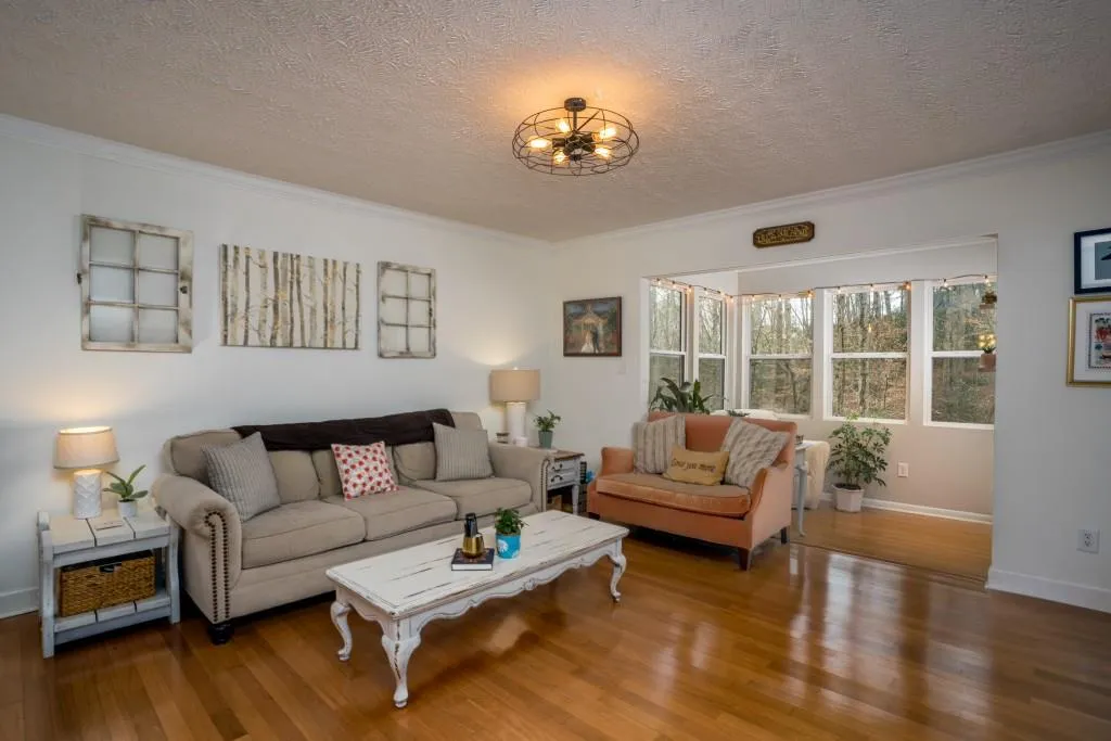 5149 Roswell Road Unit 5, Atlanta, Georgia 30342, 2 Bedrooms Bedrooms, ,2 BathroomsBathrooms,Residential,Sold,5149 Roswell Road Unit 5,6831592