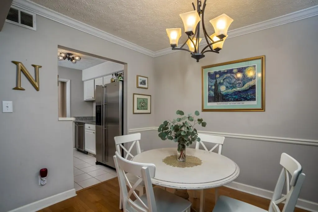 5149 Roswell Road Unit 5, Atlanta, Georgia 30342, 2 Bedrooms Bedrooms, ,2 BathroomsBathrooms,Residential,Sold,5149 Roswell Road Unit 5,6831592