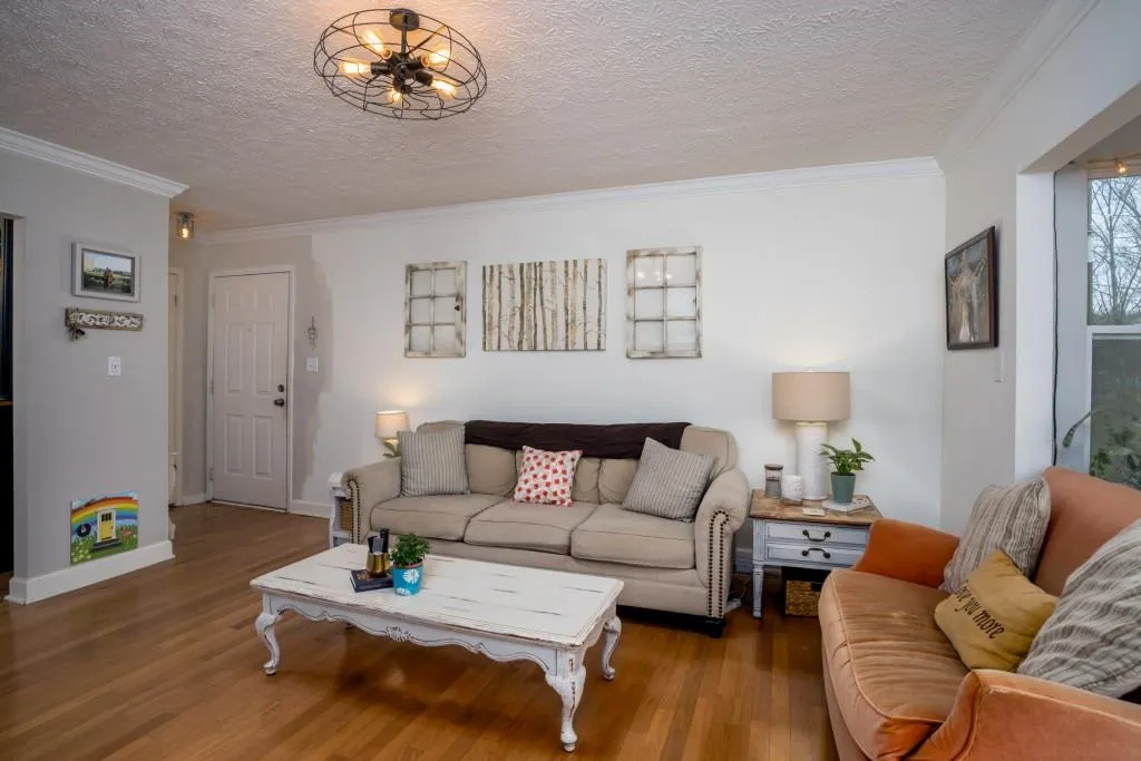 5149 Roswell Road Unit 5, Atlanta, Georgia 30342, 2 Bedrooms Bedrooms, ,2 BathroomsBathrooms,Residential,Sold,5149 Roswell Road Unit 5,6831592