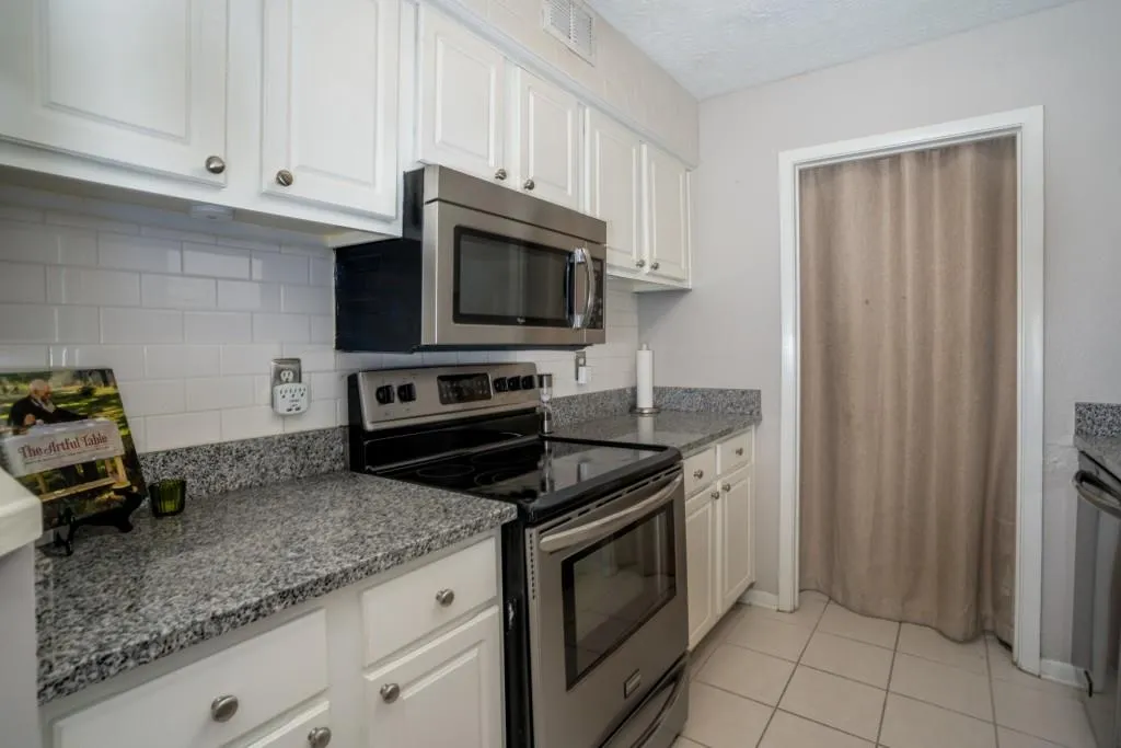 5149 Roswell Road Unit 5, Atlanta, Georgia 30342, 2 Bedrooms Bedrooms, ,2 BathroomsBathrooms,Residential,Sold,5149 Roswell Road Unit 5,6831592