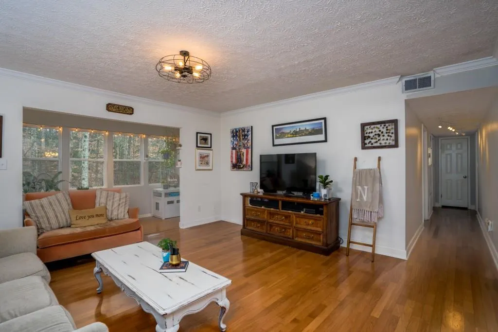 5149 Roswell Road Unit 5, Atlanta, Georgia 30342, 2 Bedrooms Bedrooms, ,2 BathroomsBathrooms,Residential,Sold,5149 Roswell Road Unit 5,6831592