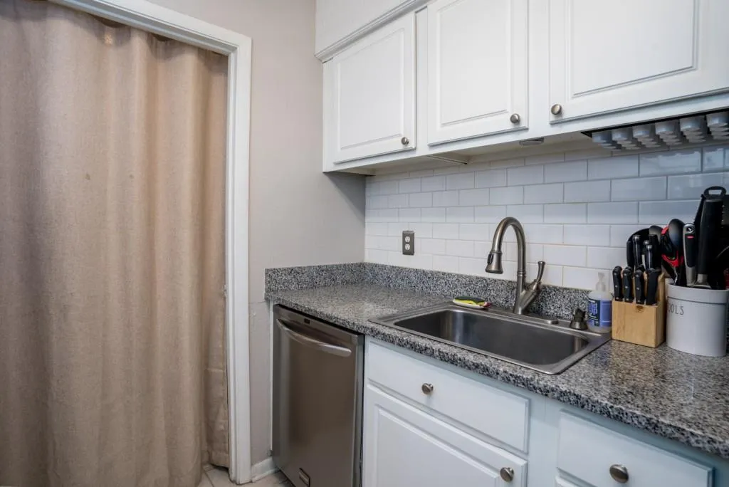 5149 Roswell Road Unit 5, Atlanta, Georgia 30342, 2 Bedrooms Bedrooms, ,2 BathroomsBathrooms,Residential,Sold,5149 Roswell Road Unit 5,6831592