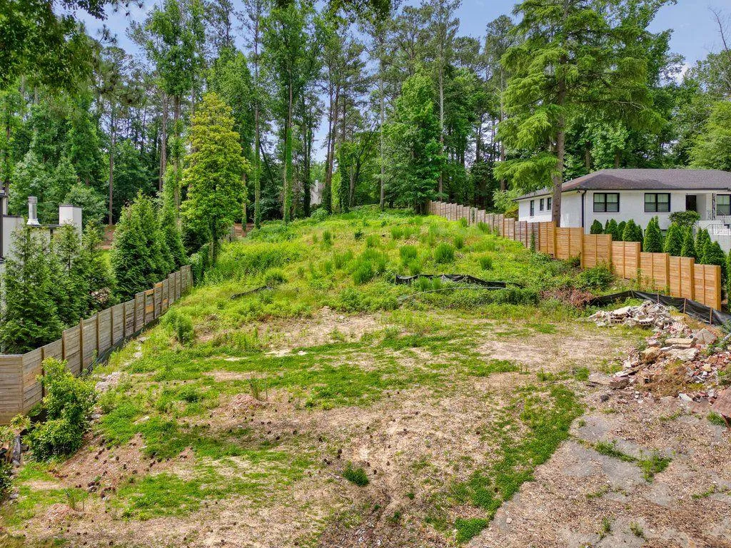 Your blank canvas - design your bespoke dream home on a hill with gardens and pool in the expansive backyard