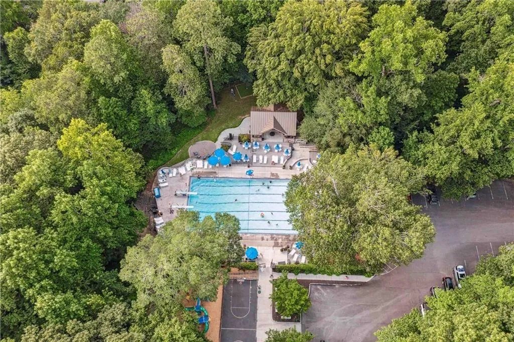 Owners are eligible to join the Roxboro Valley Association Swim & Tennis Club which features a large, 25-meter heated pool with an extensive deck area furnished with chairs and lounges; a zero-entry baby pool; a picnic pavilion; a children’s playground; a “snack shack,” gas grills, and several dining tables; changing and shower facilities; and lighted tennis courts.
