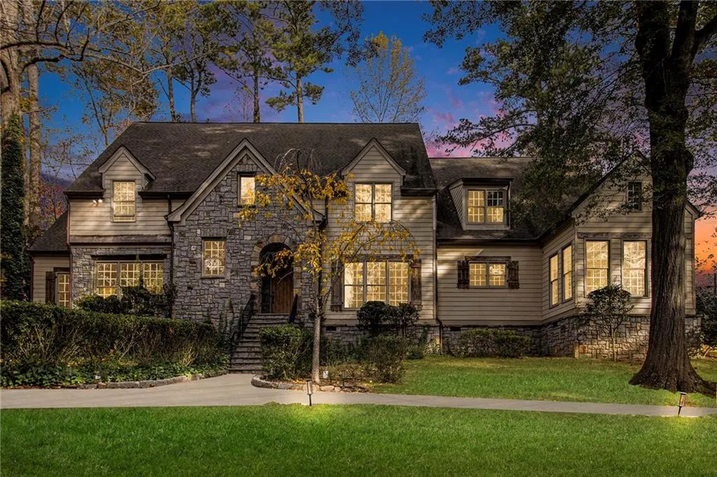 960 Landmark Drive, Atlanta, Georgia 30342, 7 Bedrooms Bedrooms, ,6 BathroomsBathrooms,Residential,For Sale,960 Landmark Drive,7677914