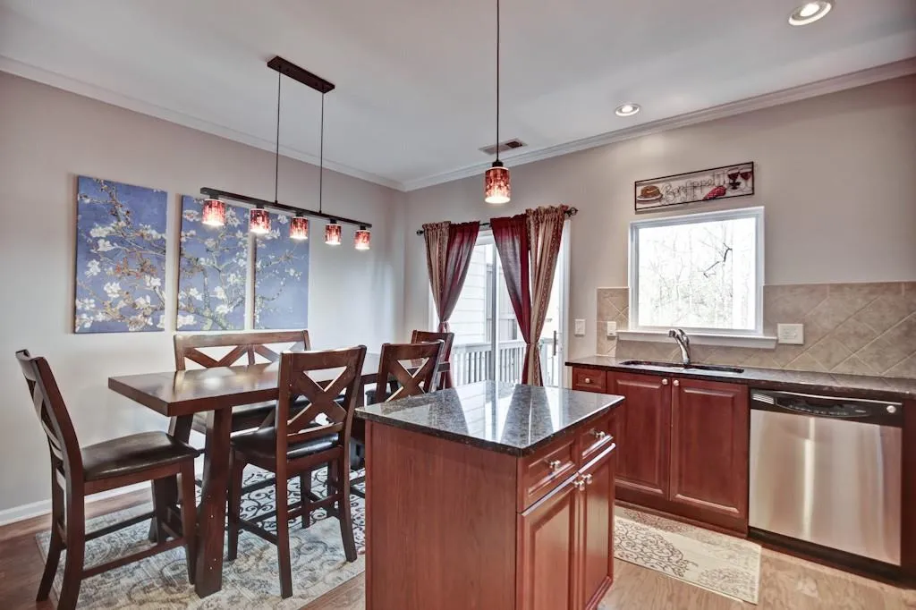 1453 Liberty Parkway Nw, Atlanta, Georgia 30318, 3 Bedrooms Bedrooms, ,3 BathroomsBathrooms,Residential,Sold,1453 Liberty Parkway Nw,5813326