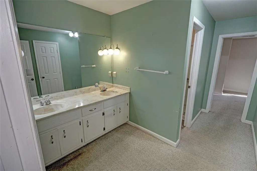 5030 Nesbit Ferry Lane, Atlanta, Georgia 30350, 4 Bedrooms Bedrooms, ,2 BathroomsBathrooms,Residential,Sold,5030 Nesbit Ferry Lane,7681647