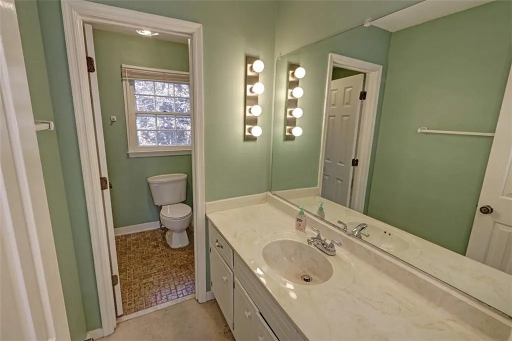 5030 Nesbit Ferry Lane, Atlanta, Georgia 30350, 4 Bedrooms Bedrooms, ,2 BathroomsBathrooms,Residential,Sold,5030 Nesbit Ferry Lane,7681647