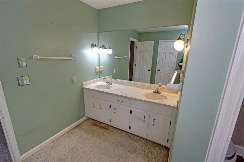 5030 Nesbit Ferry Lane, Atlanta, Georgia 30350, 4 Bedrooms Bedrooms, ,2 BathroomsBathrooms,Residential,Sold,5030 Nesbit Ferry Lane,7681647