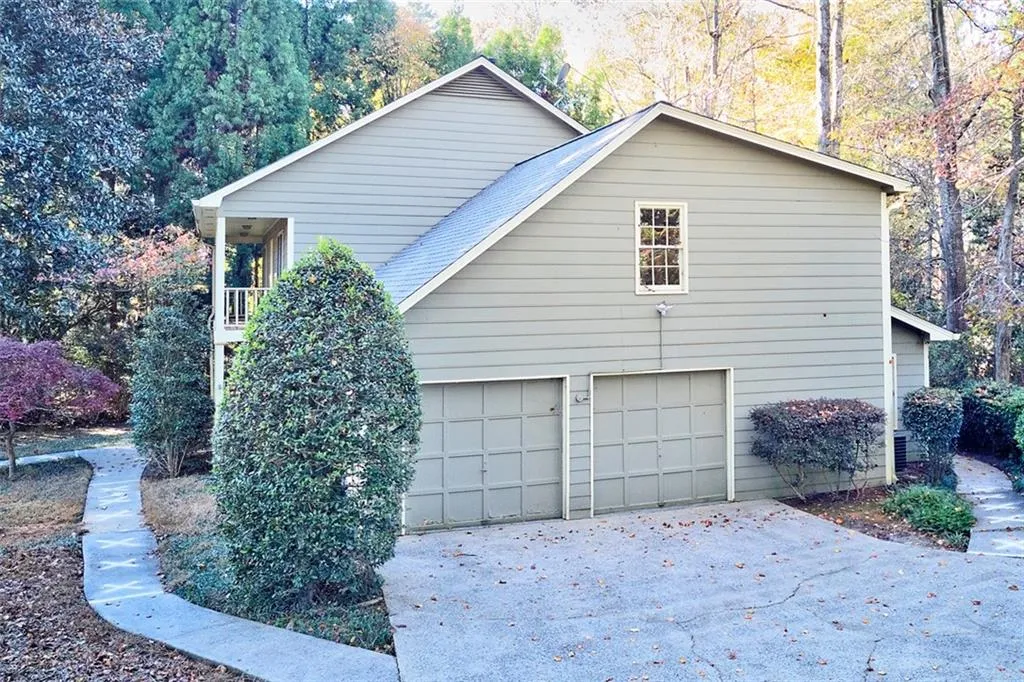 5030 Nesbit Ferry Lane, Atlanta, Georgia 30350, 4 Bedrooms Bedrooms, ,2 BathroomsBathrooms,Residential,Sold,5030 Nesbit Ferry Lane,7681647