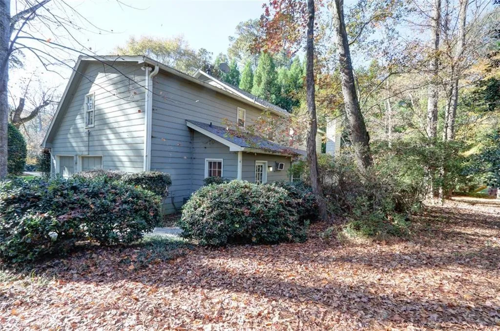 5030 Nesbit Ferry Lane, Atlanta, Georgia 30350, 4 Bedrooms Bedrooms, ,2 BathroomsBathrooms,Residential,Sold,5030 Nesbit Ferry Lane,7681647