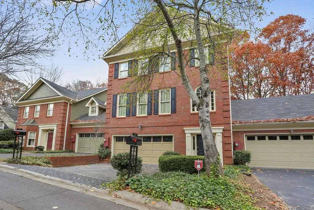 7155 Roswell Road Unit 53, Sandy Springs, Georgia 30328, 4 Bedrooms Bedrooms, ,3 BathroomsBathrooms,Residential,Sold,7155 Roswell Road Unit 53,6106871