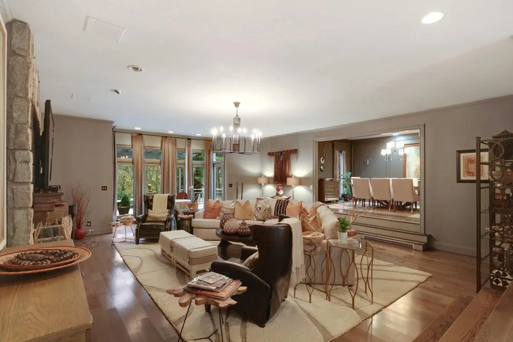 1295 W Garmon Road, Atlanta, Georgia 30327, 5 Bedrooms Bedrooms, ,5 BathroomsBathrooms,Residential,Sold,1295 W Garmon Road,6646263