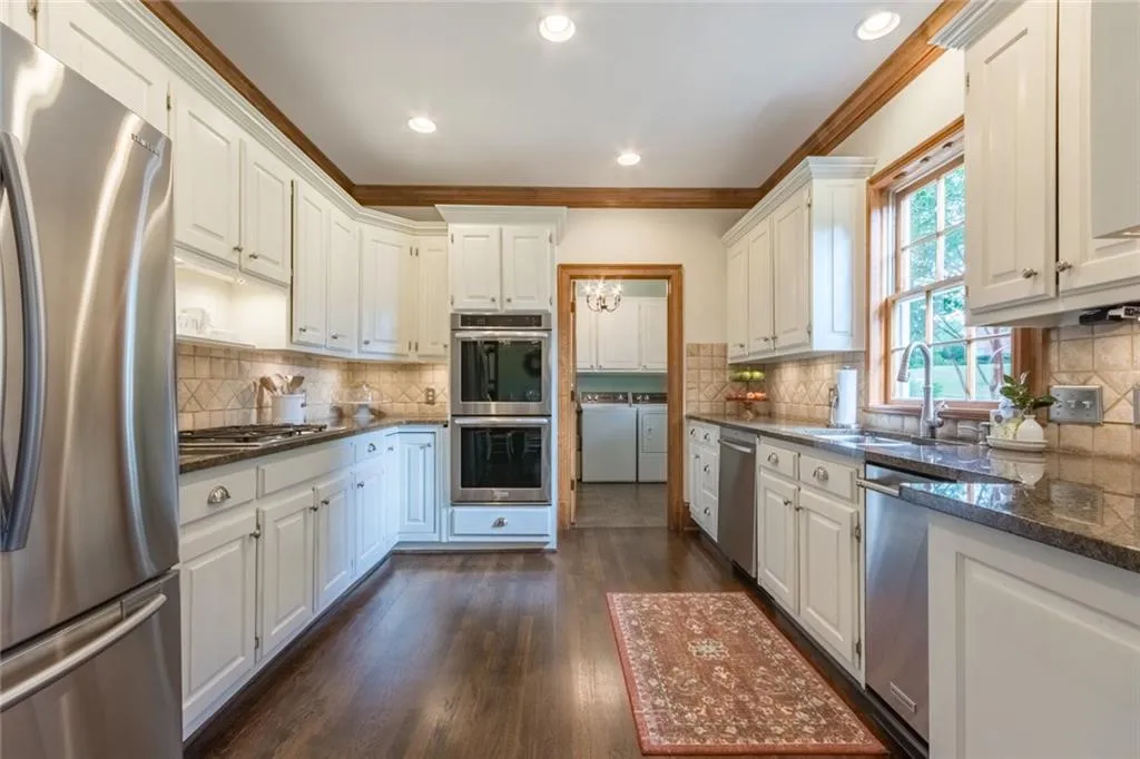 7690 Blandford Place, Sandy Springs, Georgia 30350, 6 Bedrooms Bedrooms, ,5 BathroomsBathrooms,Residential,Sold,7690 Blandford Place,6629843