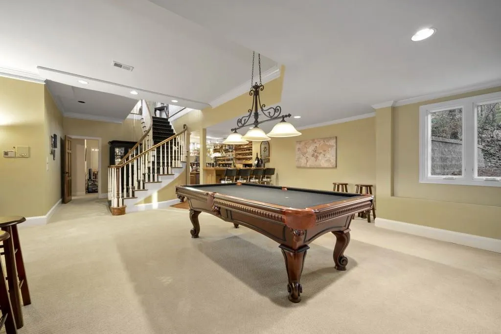 240 Grogans Lake Point, Sandy Springs, Georgia 30350, 6 Bedrooms Bedrooms, ,4 BathroomsBathrooms,Residential,Sold,240 Grogans Lake Point,6653915