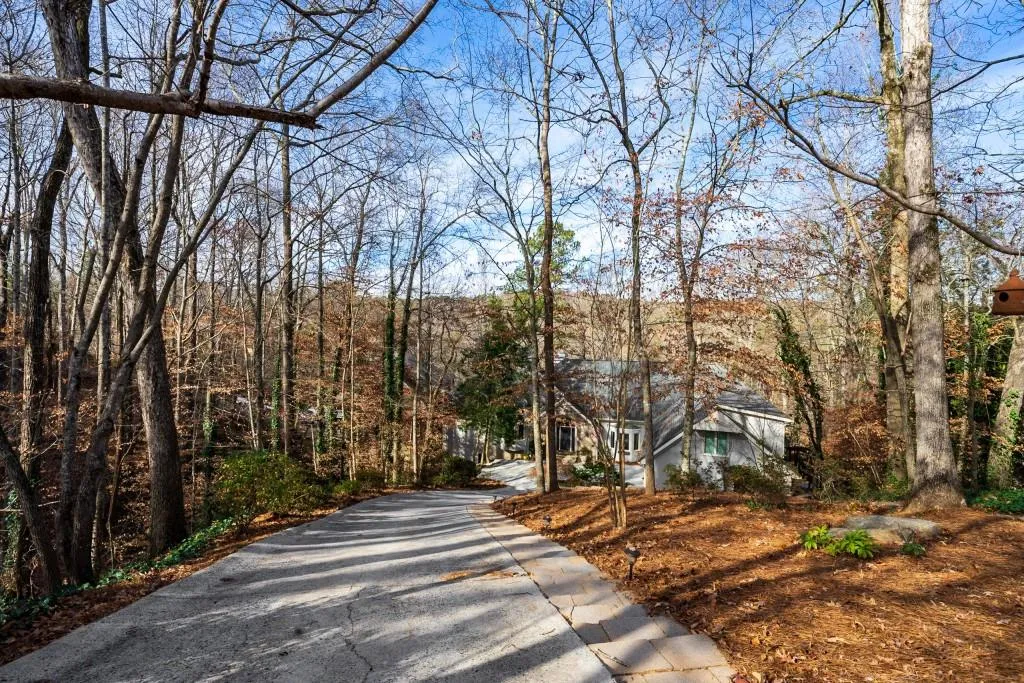 240 Grogans Lake Point, Sandy Springs, Georgia 30350, 6 Bedrooms Bedrooms, ,4 BathroomsBathrooms,Residential,Sold,240 Grogans Lake Point,6653915