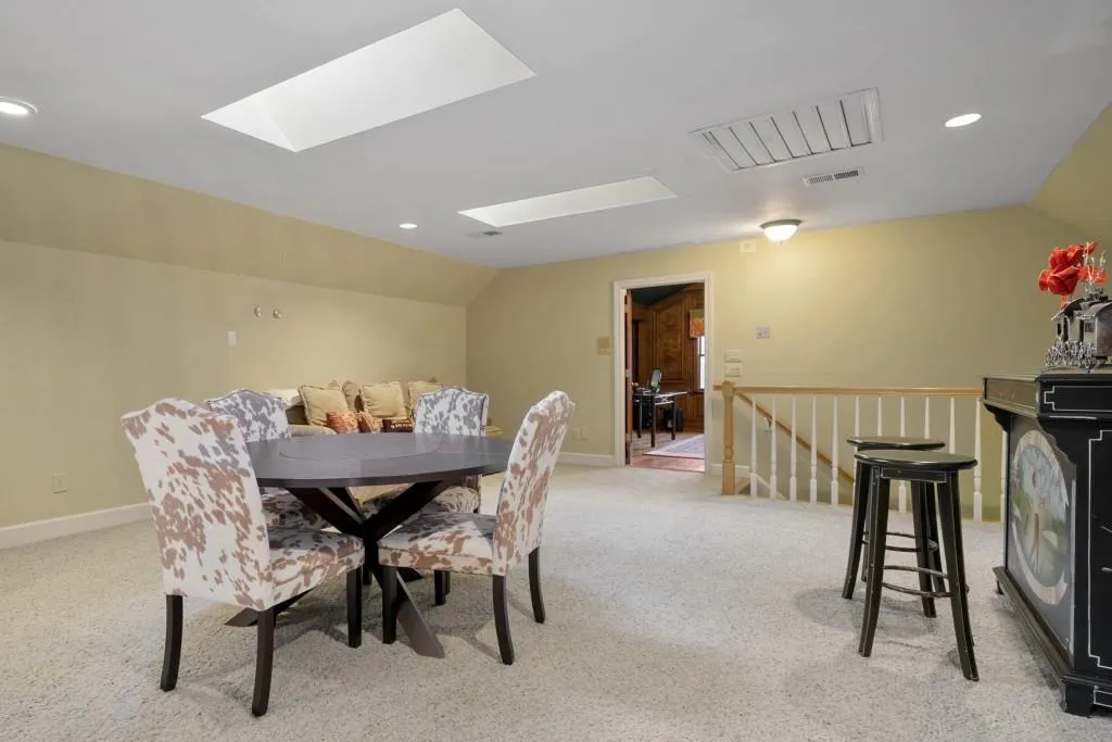 240 Grogans Lake Point, Sandy Springs, Georgia 30350, 6 Bedrooms Bedrooms, ,4 BathroomsBathrooms,Residential,Sold,240 Grogans Lake Point,6653915