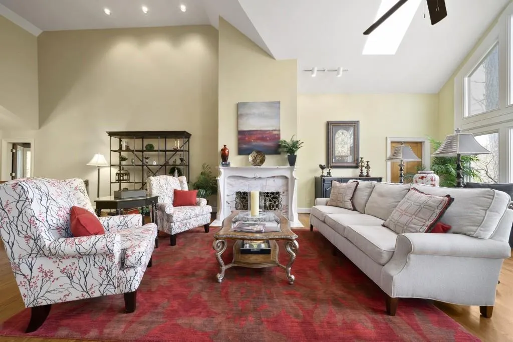 240 Grogans Lake Point, Sandy Springs, Georgia 30350, 6 Bedrooms Bedrooms, ,4 BathroomsBathrooms,Residential,Sold,240 Grogans Lake Point,6653915