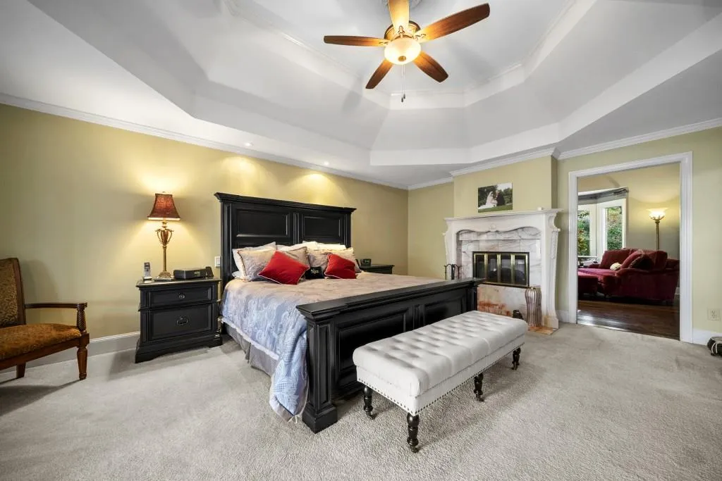 240 Grogans Lake Point, Sandy Springs, Georgia 30350, 6 Bedrooms Bedrooms, ,4 BathroomsBathrooms,Residential,Sold,240 Grogans Lake Point,6653915