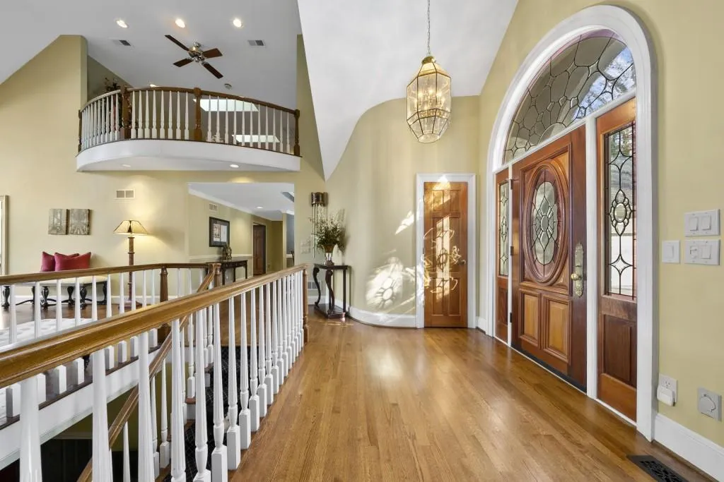 240 Grogans Lake Point, Sandy Springs, Georgia 30350, 6 Bedrooms Bedrooms, ,4 BathroomsBathrooms,Residential,Sold,240 Grogans Lake Point,6653915