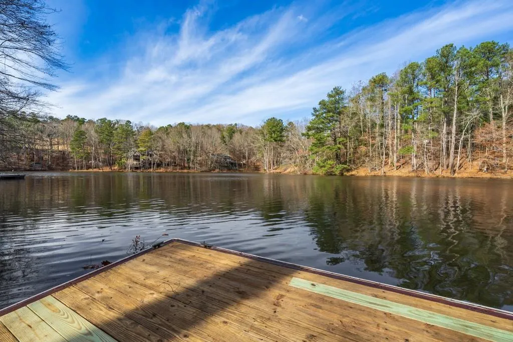 240 Grogans Lake Point, Sandy Springs, Georgia 30350, 6 Bedrooms Bedrooms, ,4 BathroomsBathrooms,Residential,Sold,240 Grogans Lake Point,6653915