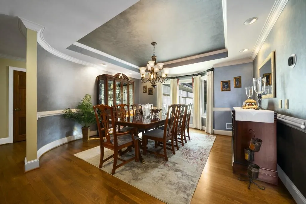 240 Grogans Lake Point, Sandy Springs, Georgia 30350, 6 Bedrooms Bedrooms, ,4 BathroomsBathrooms,Residential,Sold,240 Grogans Lake Point,6653915