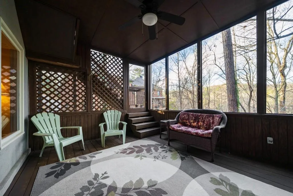 240 Grogans Lake Point, Sandy Springs, Georgia 30350, 6 Bedrooms Bedrooms, ,4 BathroomsBathrooms,Residential,Sold,240 Grogans Lake Point,6653915