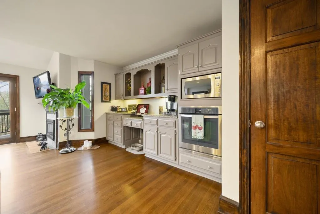 240 Grogans Lake Point, Sandy Springs, Georgia 30350, 6 Bedrooms Bedrooms, ,4 BathroomsBathrooms,Residential,Sold,240 Grogans Lake Point,6653915