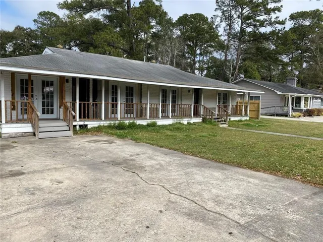 106 E Derenne Avenue, Savannah, Georgia 31405