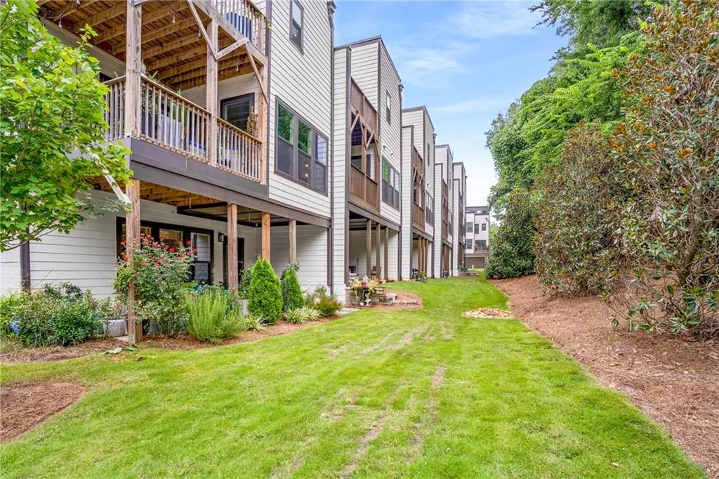 View of grassy yard with a residential view