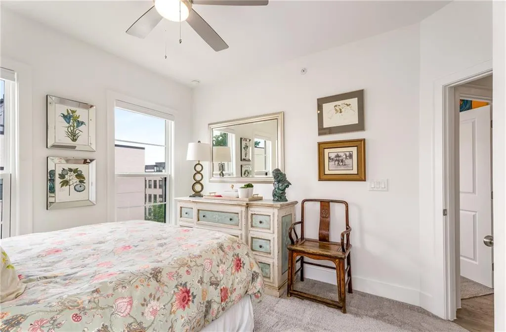 Bedroom featuring baseboards and a ceiling fan