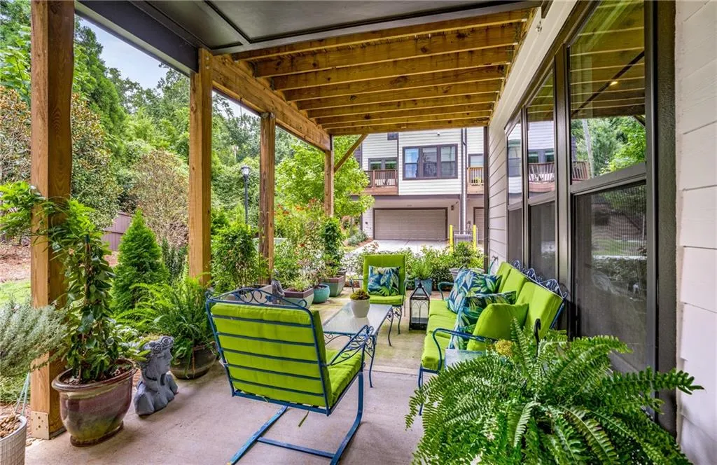 View of patio / terrace featuring an outdoor living space