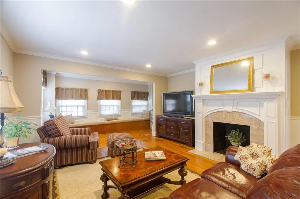 2885 Elliott Circle Ne, Atlanta, Georgia 30305, 3 Bedrooms Bedrooms, ,3 BathroomsBathrooms,Residential,Sold,2885 Elliott Circle Ne,5653004