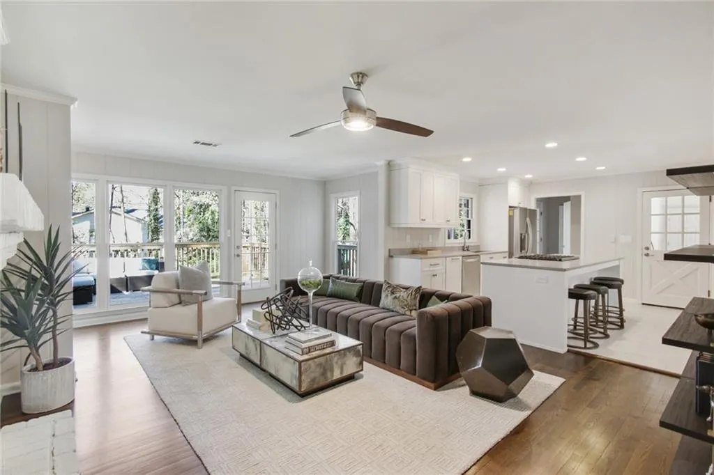 640 Starlight Drive, Sandy Springs, Georgia 30342, 5 Bedrooms Bedrooms, ,4 BathroomsBathrooms,Residential,Sold,640 Starlight Drive,6994973