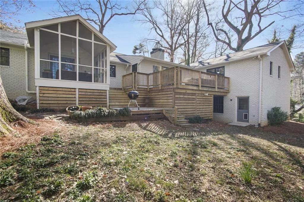640 Starlight Drive, Sandy Springs, Georgia 30342, 5 Bedrooms Bedrooms, ,4 BathroomsBathrooms,Residential,Sold,640 Starlight Drive,6994973