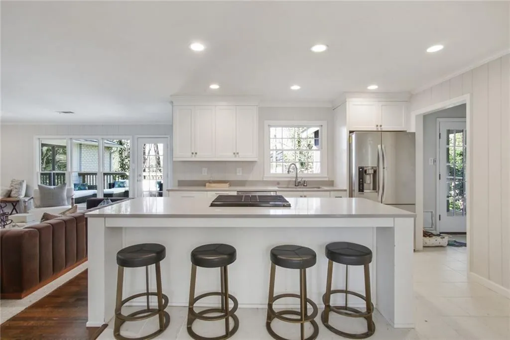640 Starlight Drive, Sandy Springs, Georgia 30342, 5 Bedrooms Bedrooms, ,4 BathroomsBathrooms,Residential,Sold,640 Starlight Drive,6994973